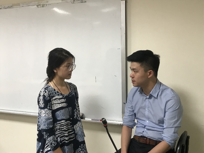 高偉倫回答同學對於資料視覺化的疑問（王人豪  攝）圖片