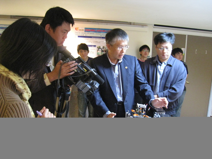 媒體採訪  詳細解說機械構造圖片