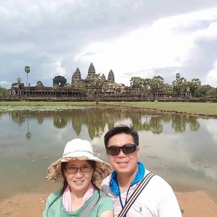 鍾鳳玉與丈夫員工旅遊合影 （鍾鳳玉提供）圖片
