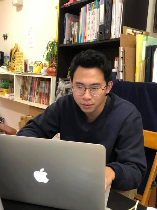 陳柏英於辦公室工作（陳柏英　提供）圖片