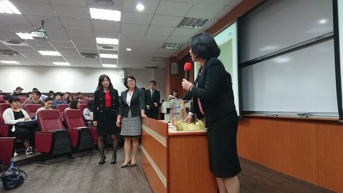 台新金控舉辦徵才說明會，有摸彩活動（楊家華　攝）圖片