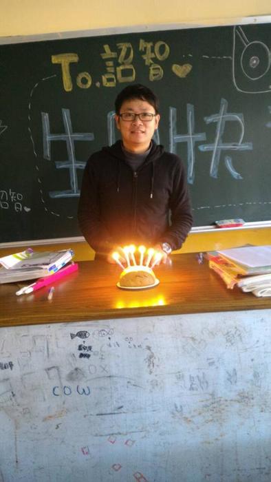 張詔智提供  學生幫張詔智慶生（張詔智 提供）圖片