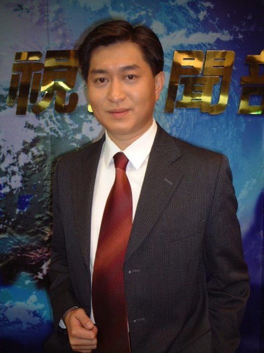 重視播報深度 努力充實自我【照片來源：陳嘉爵提供】圖片