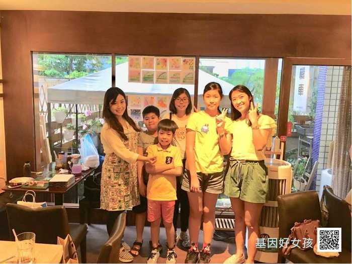 林佳鈴於工作室與學員合照（基因好女孩臉書粉絲專頁  提供）圖片