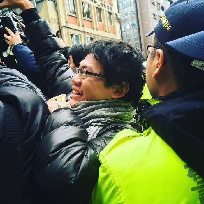 即便被警察強制驅離中　程士華仍保持一貫的樂觀（程士華 　提供）圖片