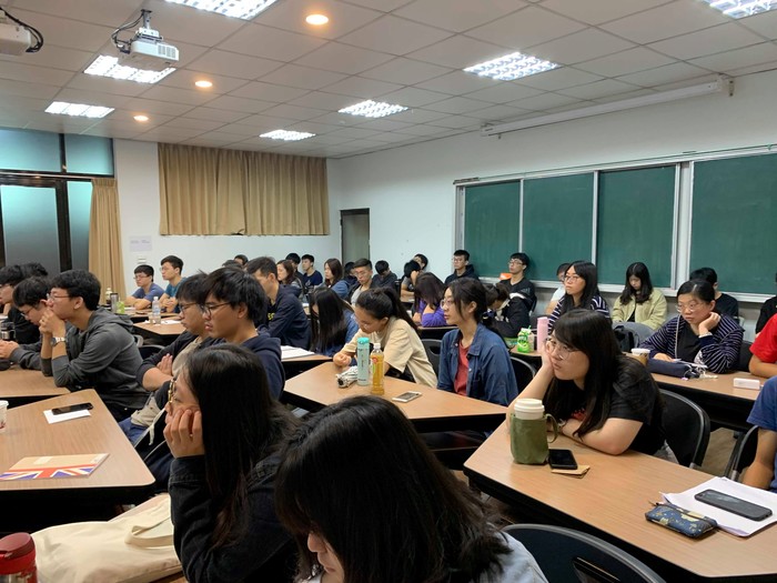 許銘案演講現場　台下座無虛席 （張聿隆　攝）圖片