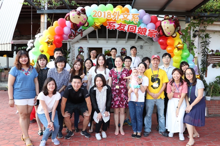 三商美邦人壽業務員黃舒屏一家回到母校中山大學  分享自身職涯經驗（中山大學外文系  提供）圖片