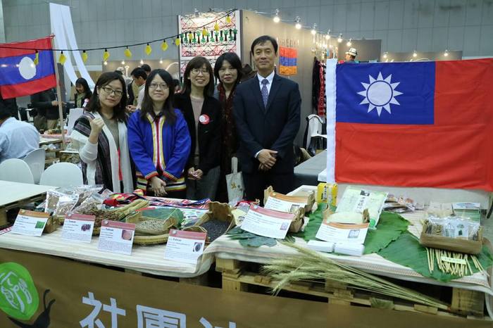 謝懿慧（左二）去韓國參加亞洲慢食大會（謝懿慧　提供）圖片