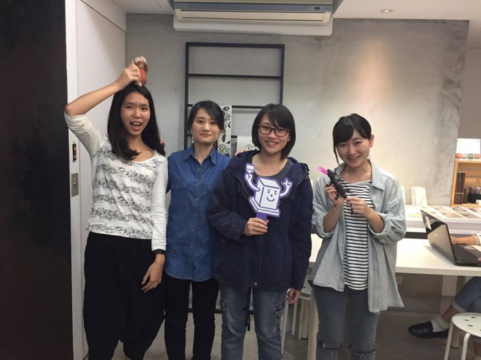 黃于倩與設計事務所同事合影（黃于倩  提供）圖片