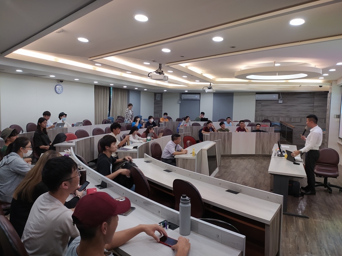 陳冠傑分享金融科技的應用 （邱煜庭　提供）圖片
