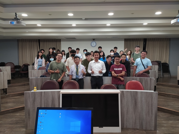 陳冠傑至中山大學　分享金融科技的第一手資訊（邱煜庭　提供）圖片