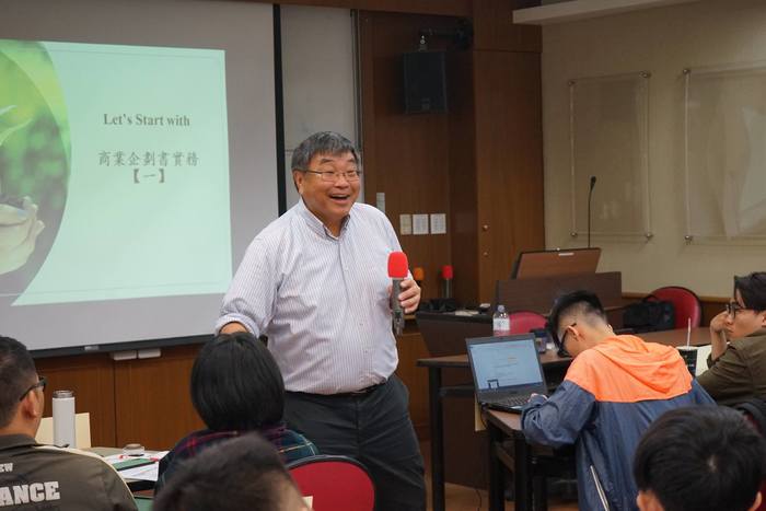 張紹堯至中山大學  分享其創業心得（中山大學企管系  提供）圖片