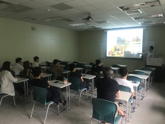 陽光下的留學之路　演講現場（學生記者　林子揚攝）圖片