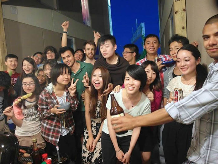 2014年張凱涵前往美國天普大學交換，在當地結識各國友人。（圖／張凱涵提供）圖片