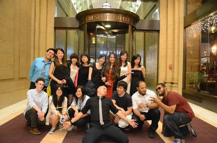 與各國友人交流激發張凱涵創業念頭，她提到美國創業風氣盛，同儕紛紛創業，有人賣成衣，也有人賣食物，創業種類多元。（圖／張凱涵提供）圖片