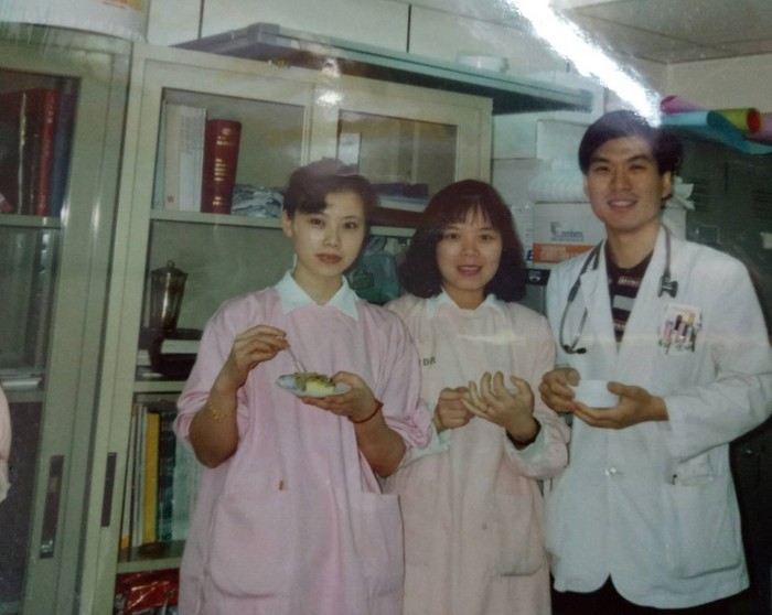 蔡慧玲與同事合影（蔡慧玲 提供）圖片