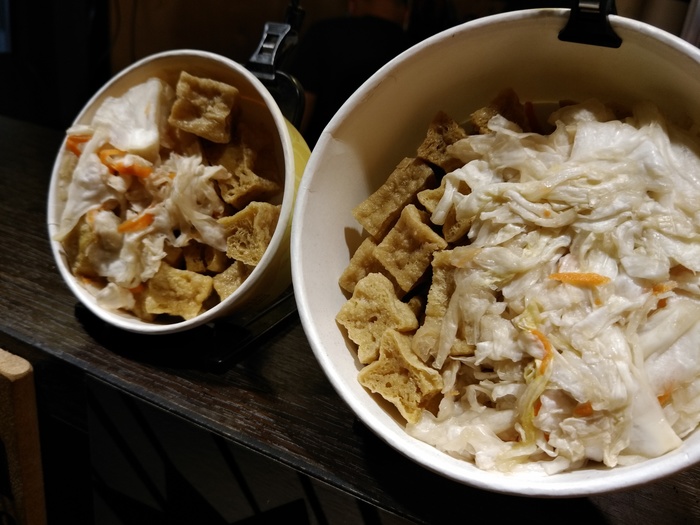 為攏絡顧客的心  林函函加泡菜從不手軟（劉貞麟  攝）圖片