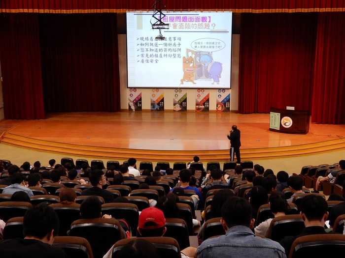 許震宇為同學演講 （許震宇 提供）圖片