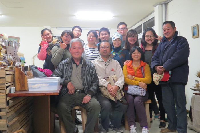 105年秋季班最後一次學務委員會，在杉林小春日和開會聚餐。（沈孟萱提供）圖片