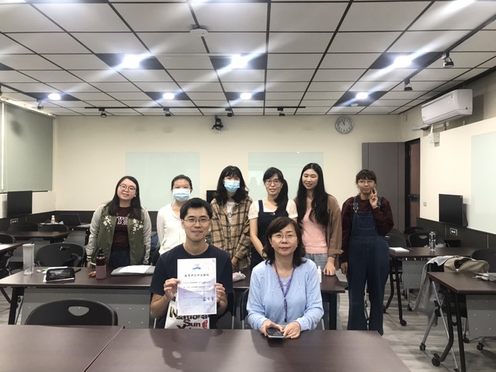 吳瑞斌(第一排左一)與全體合照 ( 記者 黃莉蓉 拍攝 )圖片