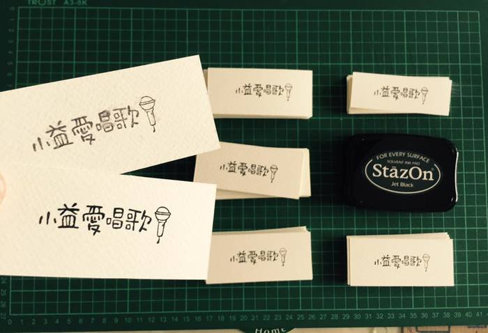 小益堅持手作的個性小卡（小益  提供）圖片