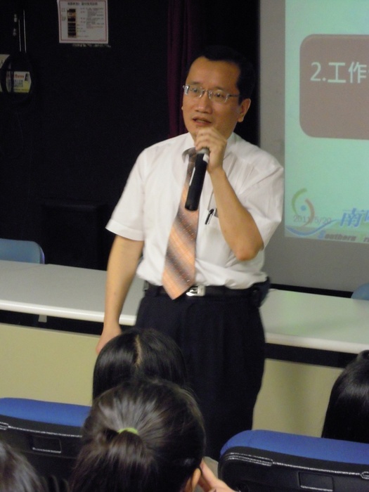 蔡立強主任生動主講 台上台下表情十足圖片