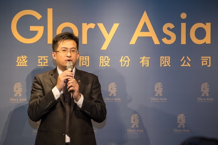 2015年曾鈐輿與合夥人共同創立盛亞顧問公司。（圖／曾鈐輿提供）圖片