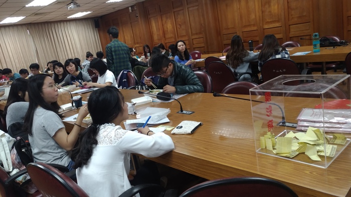 永豐銀行至中山大學舉辦徵才說明會　銀行新人分享工作實務經驗（劉貞麟　攝）圖片