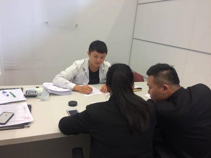 鄭文諺向事業單位講解勞基法（鄭文諺 提供）圖片
