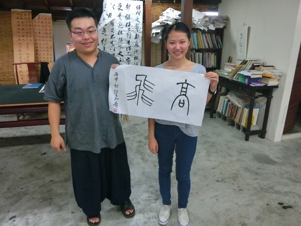 與受訪者合照圖片