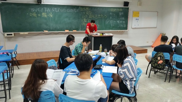 陳建宏於台上教學（陳建宏 提供）圖片