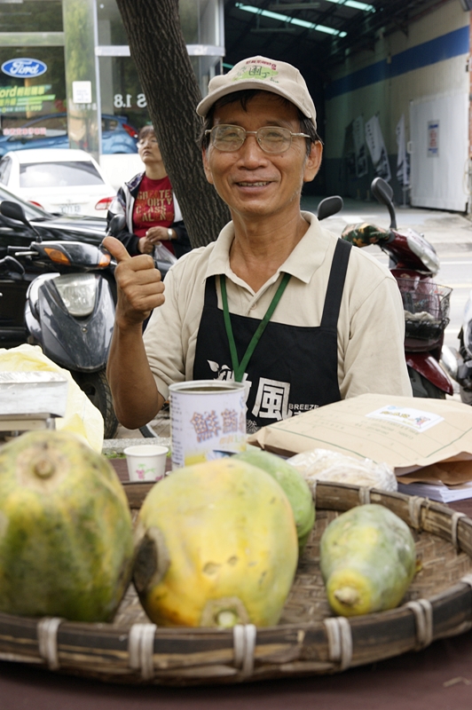 栽種無毒有機蔬果 農民滿足展笑容